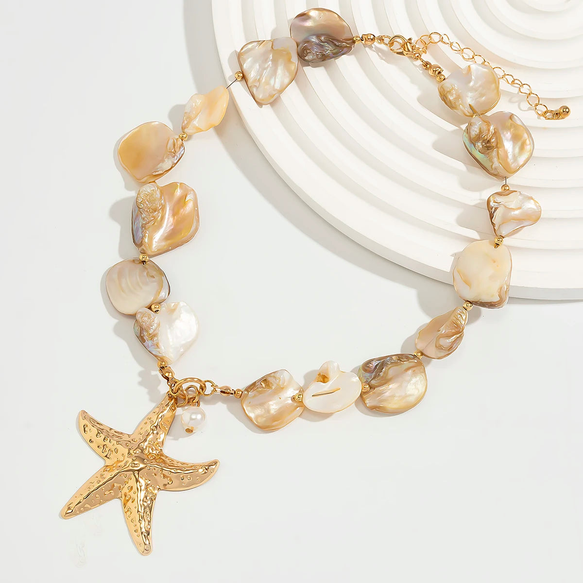 KunJoe Beach Large Gold Color Starfish Pendant Necklace for Women Vintage Short Choker Necklace Collar Chain Jewelry on the Neck